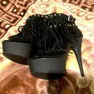 Woman’s Size 7 Pleaser Boots